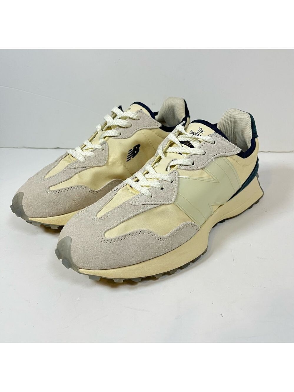 New Balance MS327AAC Cream White Sneakers Men's Size 8